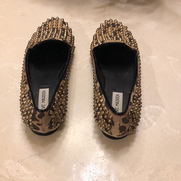 Steve Madden Camo flats with gold studs - Picture 2 of 3